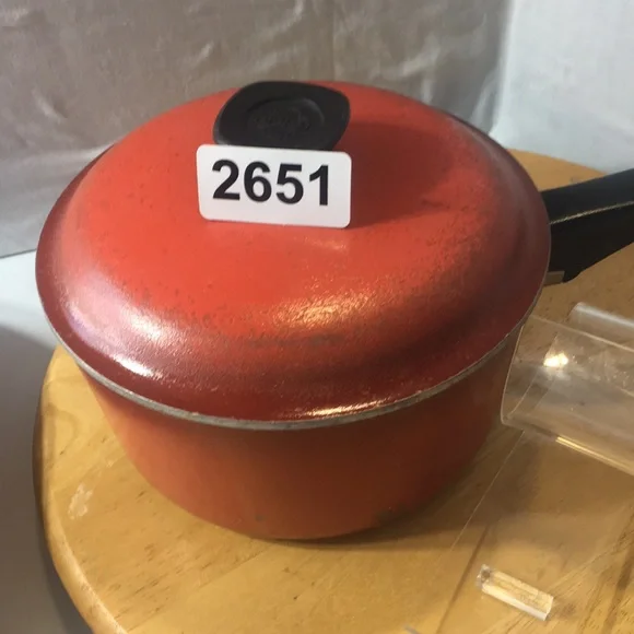 Club vintage cast aluminum red saucepan with